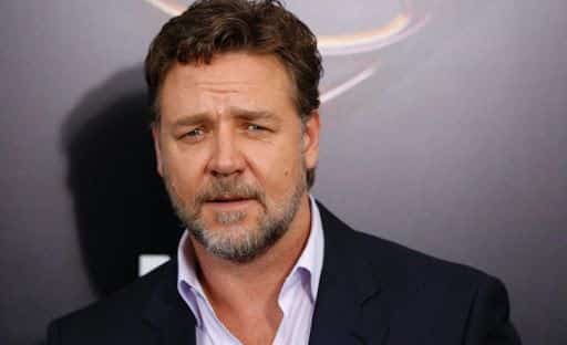 Russell Crowe alista su mejor cara de poker para un nuevo papel