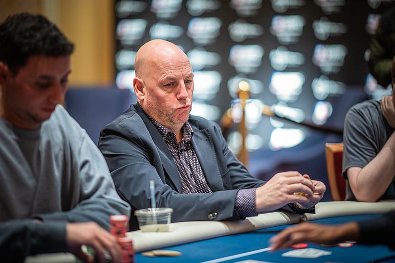 Una escalera no fue suficiente para que Pat Quin siguiera subiendo en cobros