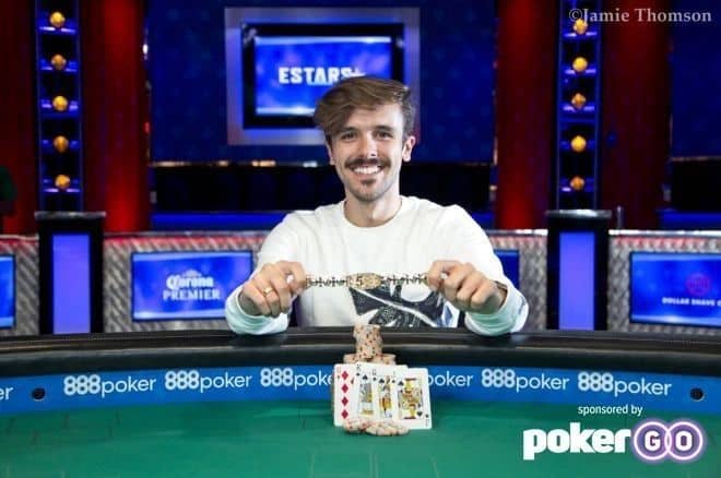 Más de 80 latinos han sellado su avance al Día 2 del Main Event