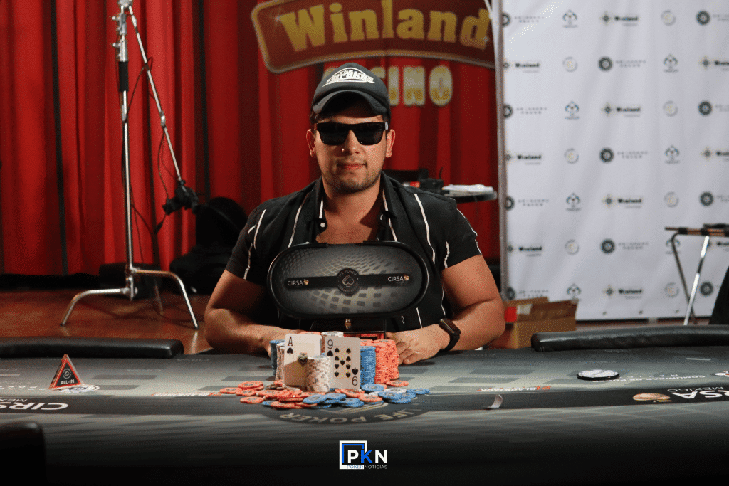 Hernández brindó con tequila por su victoria en el Winland Guadalajara