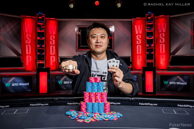 Brazalete para Qiang Xu que se quedó con el Evento #42: $800 NLH Deepstack